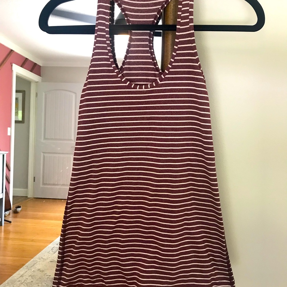 Lululemon maroon and white tank